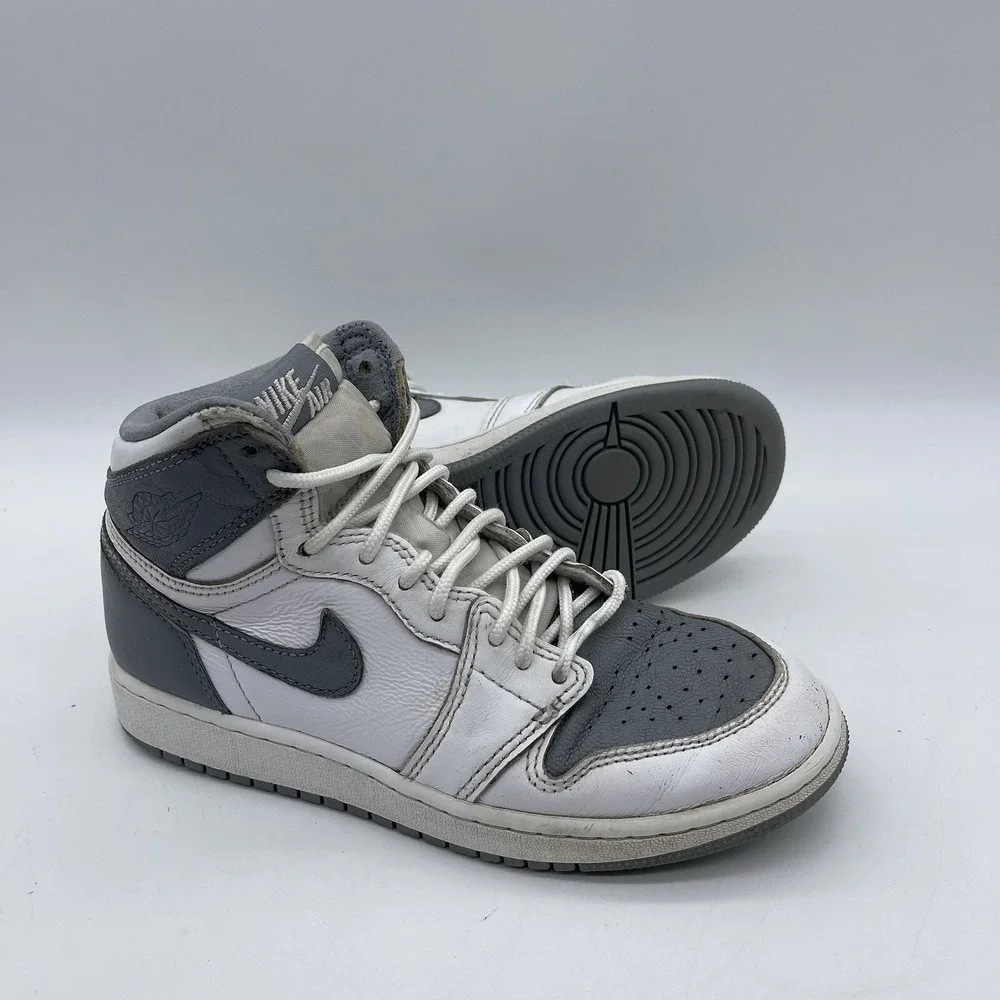 Nike Air Jordan 1 Retro High OG GS Youth Size 4Y Sneakers 575441-037 Gray White